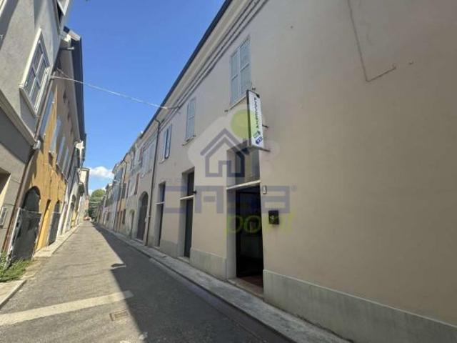 Locale Commerciale in vendita a Bassa Reggiana, Re
