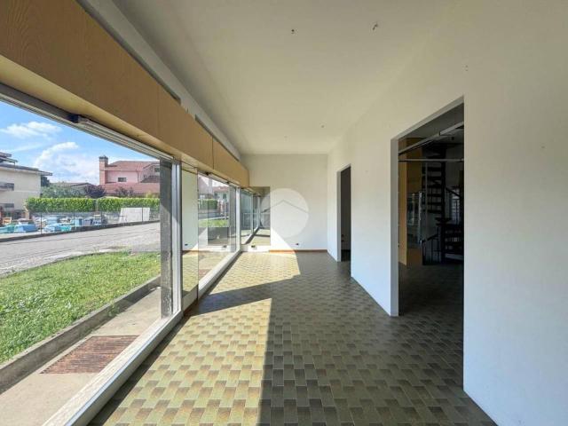 Locale Commerciale in vendita a Guidizzolo, Lombardia
