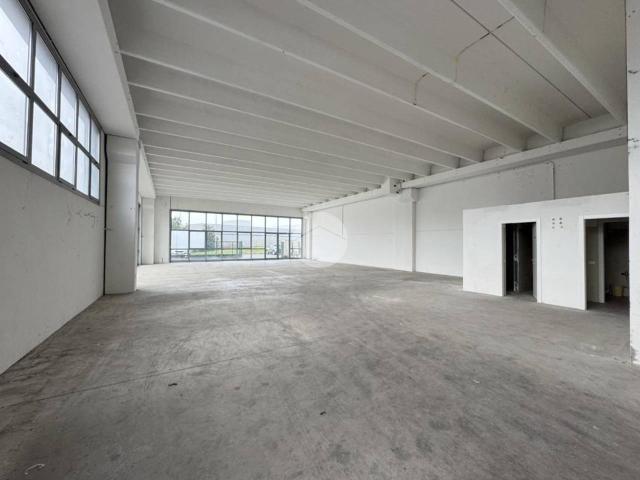 Locale Commerciale in vendita a Gussago, Lombardia