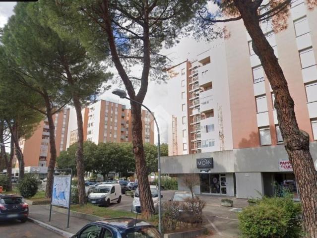 Locale Commerciale in vendita a Pedagna Ovest, Imola