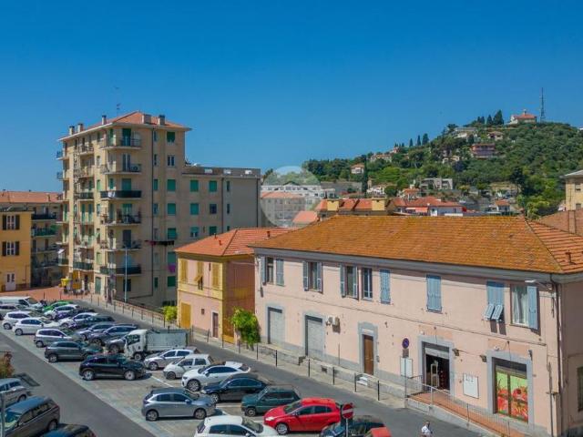 Locale Commerciale in vendita a Caramagnetta, Imperia