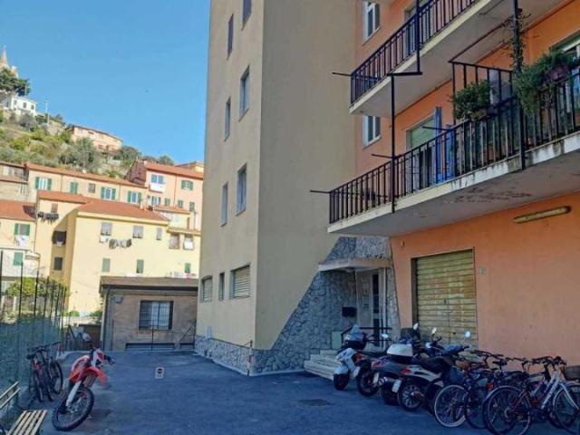 Locale Commerciale in vendita a Oliveto, Imperia