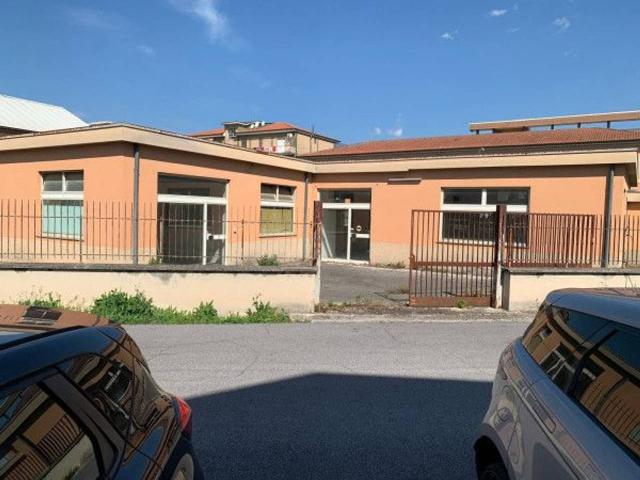 Locale Commerciale in vendita a Isola Del Liri E Superiore, Lazio