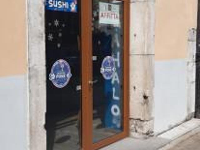 Locale Commerciale in vendita a Isola Del Liri E Superiore, Lazio