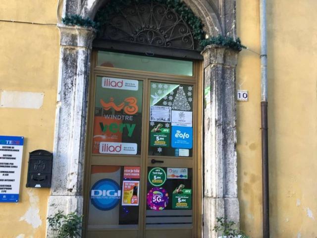 Locale Commerciale in vendita a Isola Del Liri E Superiore, Lazio