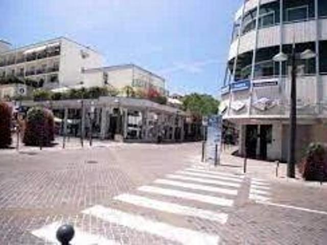 Locale Commerciale in vendita a Jesolo, Veneto
