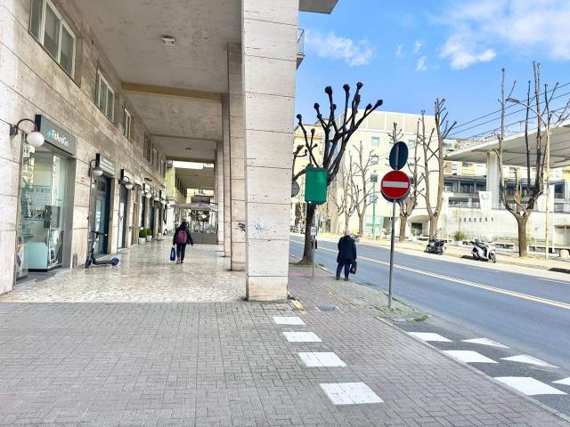 Locale Commerciale in vendita a Mazzetta, La Spezia