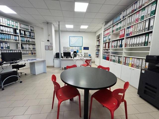Locale Commerciale in vendita a Torracca Inferiore, La Spezia