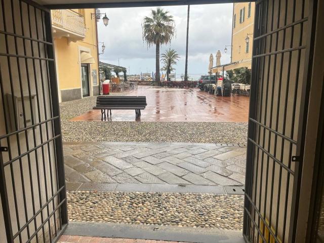 Locale Commerciale in vendita a Laigueglia, Liguria