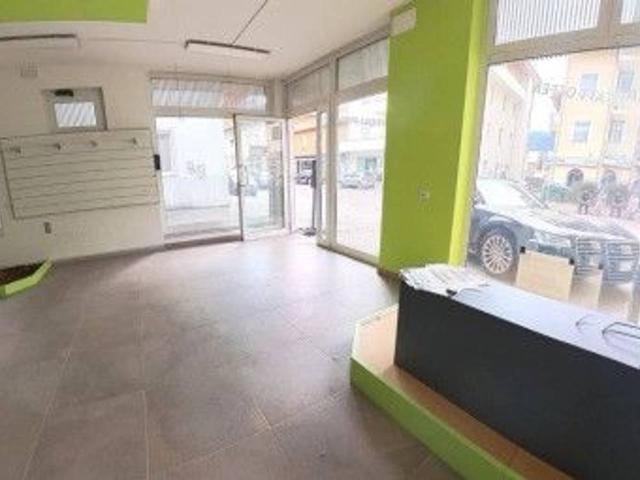 Locale Commerciale in vendita a Überetsch-Unterland - Oltradige-Bassa Atesina, Laives - Leifers