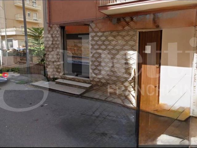 Locale Commerciale in vendita a Calabria, Catanzaro