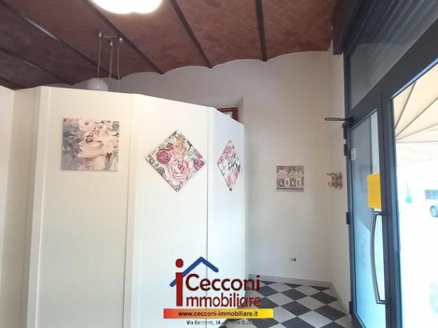 Locale Commerciale in vendita a Lamporecchio, Toscana