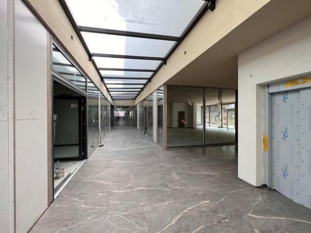 Locale Commerciale in vendita a Burggrafenamt - Burgraviato, Lana