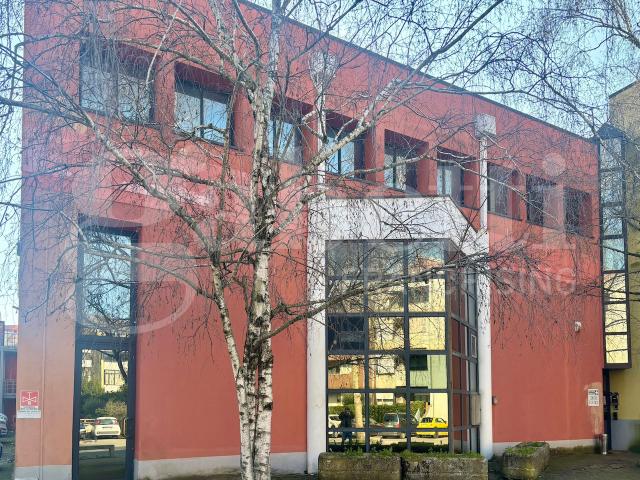 Locale Commerciale in vendita a Langhirano, Reggio Emilia