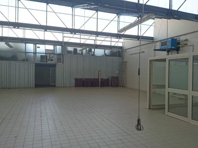 Locale Commerciale in vendita a Marche, Fermo