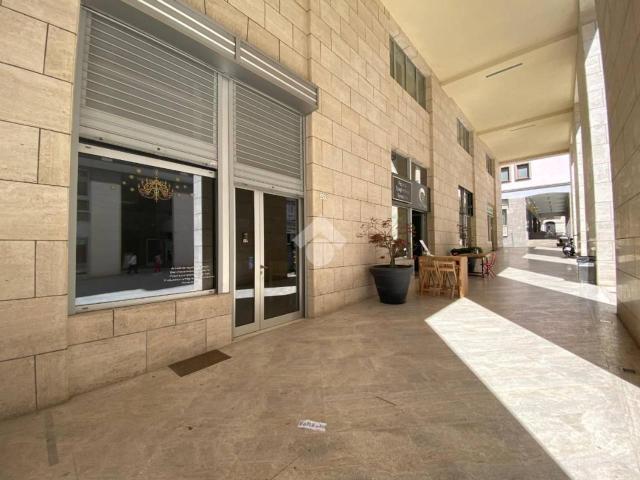 Locale Commerciale in affitto a Torretta, Tornimparte