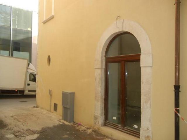 Locale Commerciale in vendita a Quarto di San Giovanni, Tornimparte