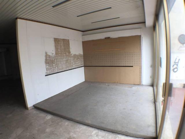 Locale Commerciale in vendita a Lastra A Signa, Toscana