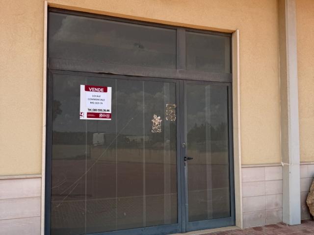 Locale Commerciale in vendita a Puglia, Taranto