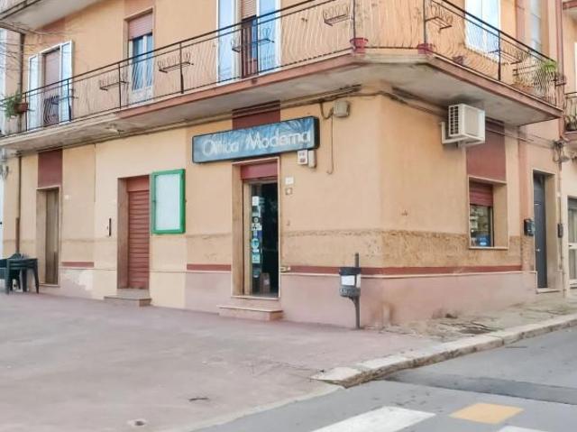 Locale Commerciale in vendita a Puglia, Brindisi