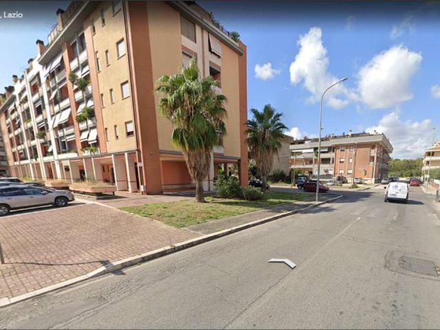 Locale Commerciale in vendita a Campo Boario, Latina
