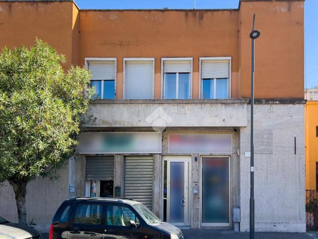 Locale Commerciale in vendita a Villaggio Trieste, Latina