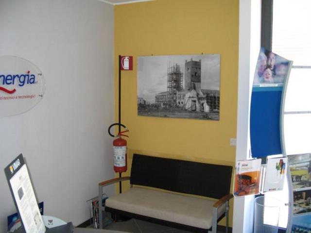 Locale Commerciale in vendita a Nicolosi, Latina