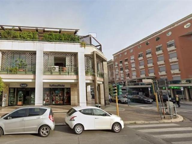 Locale Commerciale in vendita a Goretti, Latina