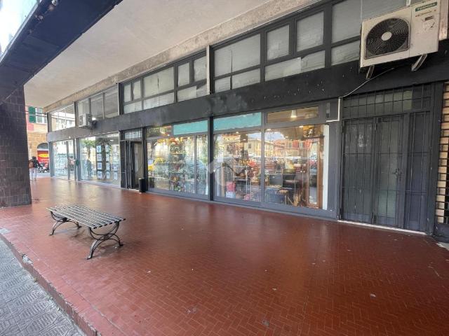 Locale Commerciale in vendita a Lavagna, Liguria