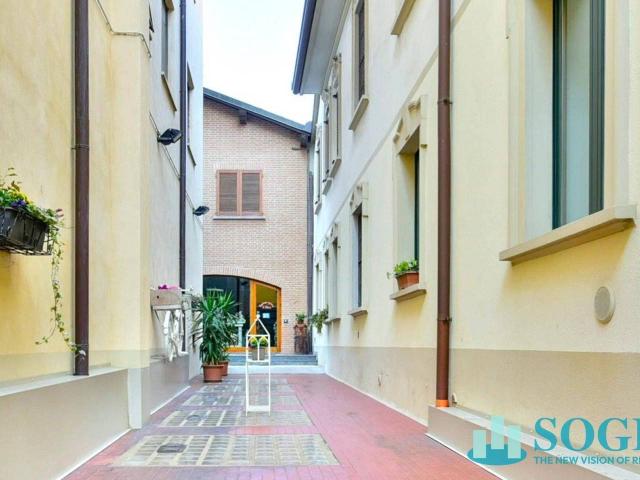 Locale Commerciale in vendita a Lazzate, Lombardia