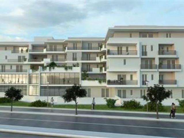 Locale Commerciale in vendita a Puglia, Lecce
