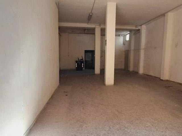 Locale Commerciale in vendita a Puglia, Lecce