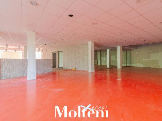 Locale Commerciale in vendita a Acquate, Lecco