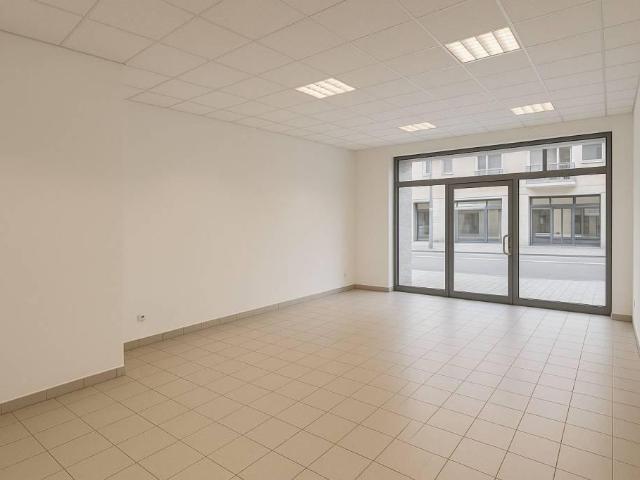 Locale Commerciale in vendita a Caleotto, Lecco