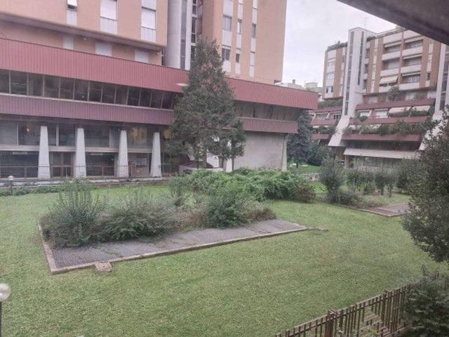 Locale Commerciale in vendita a Oltresempione, Legnano