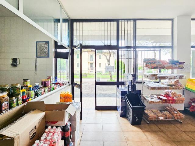 Locale Commerciale in vendita a Leno, Lombardia