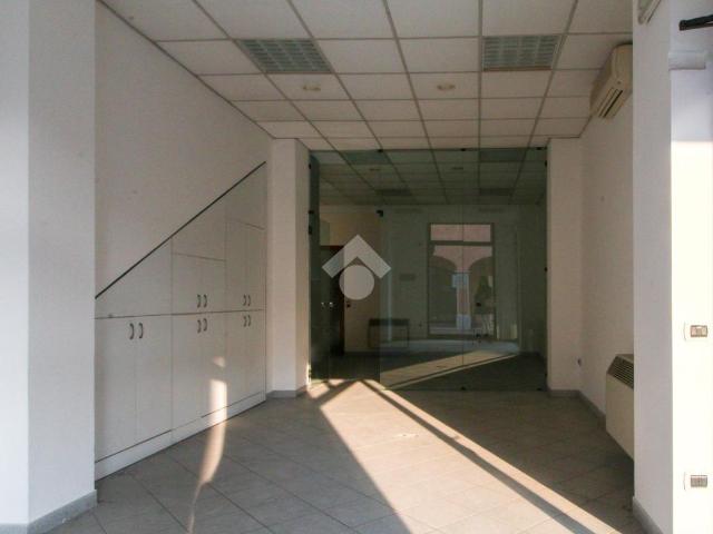 Locale Commerciale in vendita a Leno, Lombardia