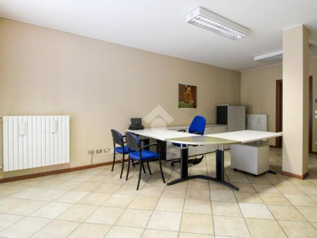 Locale Commerciale in vendita a Leno, Lombardia