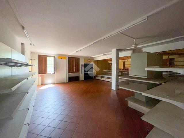 Locale Commerciale in vendita a Leno, Lombardia