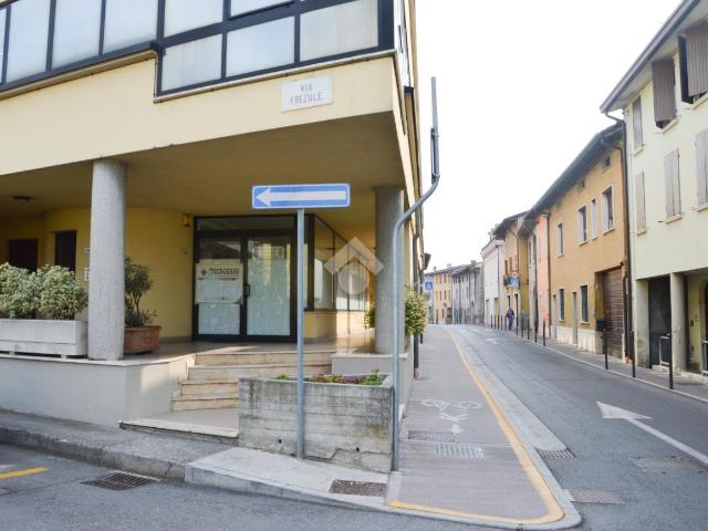 Locale Commerciale in vendita a Leno, Lombardia