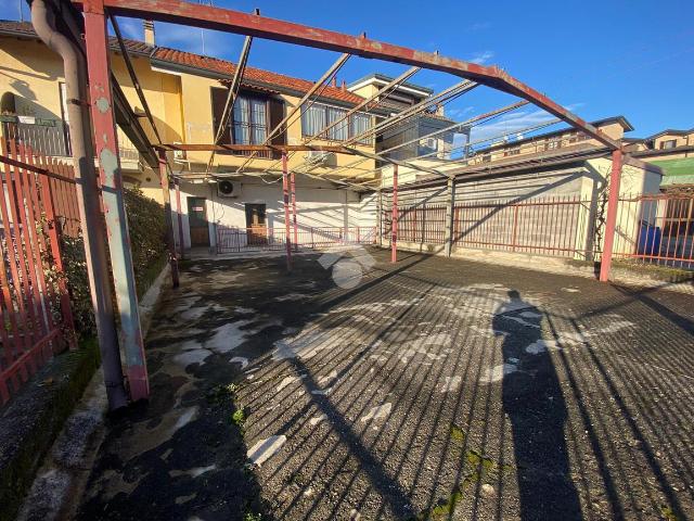 Locale Commerciale in vendita a Birago, Lentate Sul Seveso