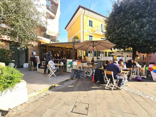Locale Commerciale in vendita a Portesone, Lerici