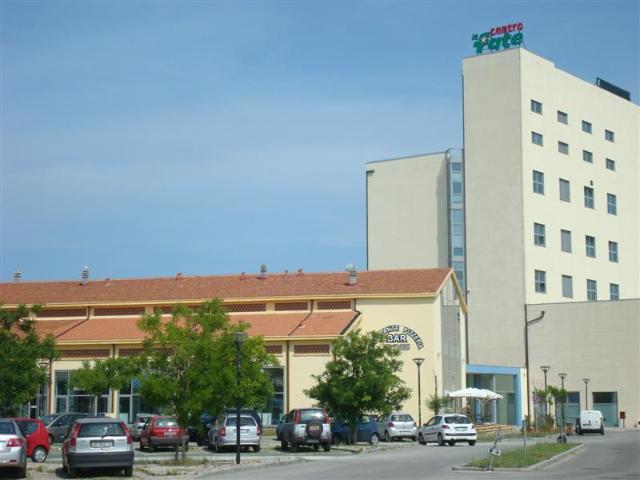 Locale Commerciale in vendita a Collinaia, Livorno