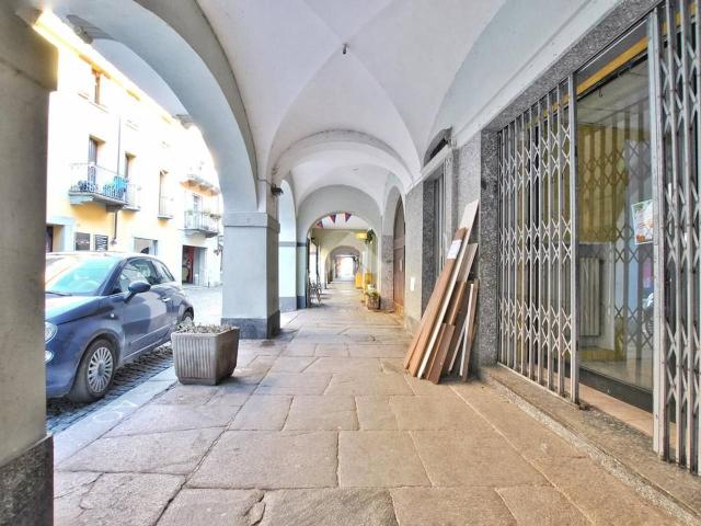 Locale Commerciale in vendita a Piemonte, Vercelli