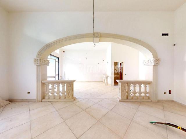 Locale Commerciale in vendita a Puglia, Lecce