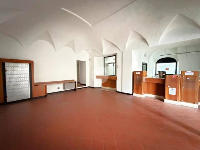 Locale Commerciale in vendita a Lonato, Lombardia