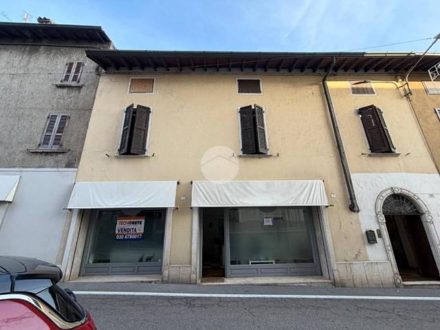 Locale Commerciale in vendita a Lonato, Lombardia