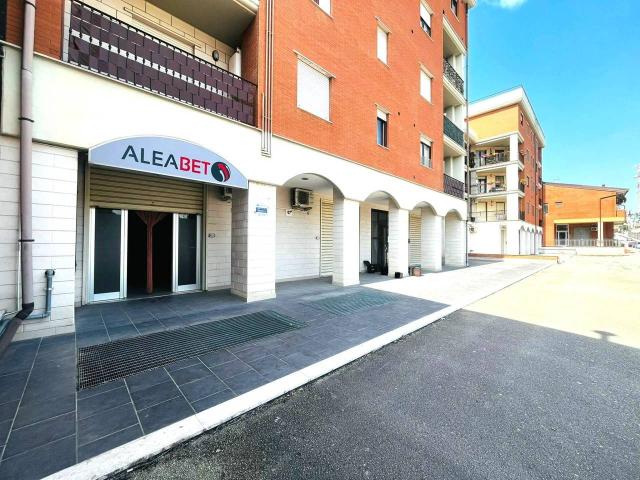 Locale Commerciale in vendita a Puglia, Foggia