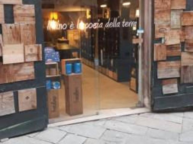 Locale Commerciale in vendita a Lucignano, Toscana