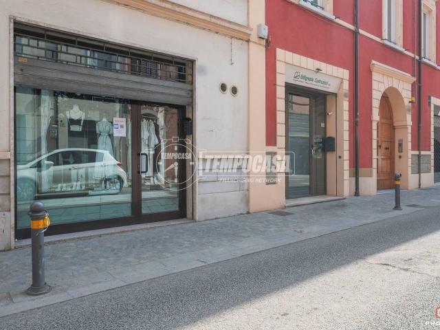Locale Commerciale in vendita a Unione dei comuni della Bassa Romagna, Lugo
